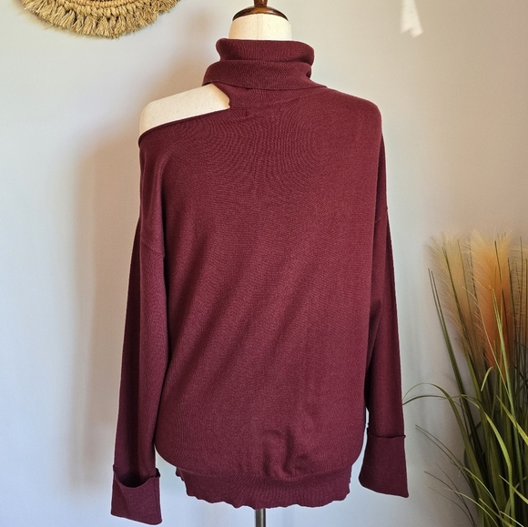 525 America New Burgundy Collarbone Cut-out Turtleneck Sweater SZ Small - Picture 7 of 12